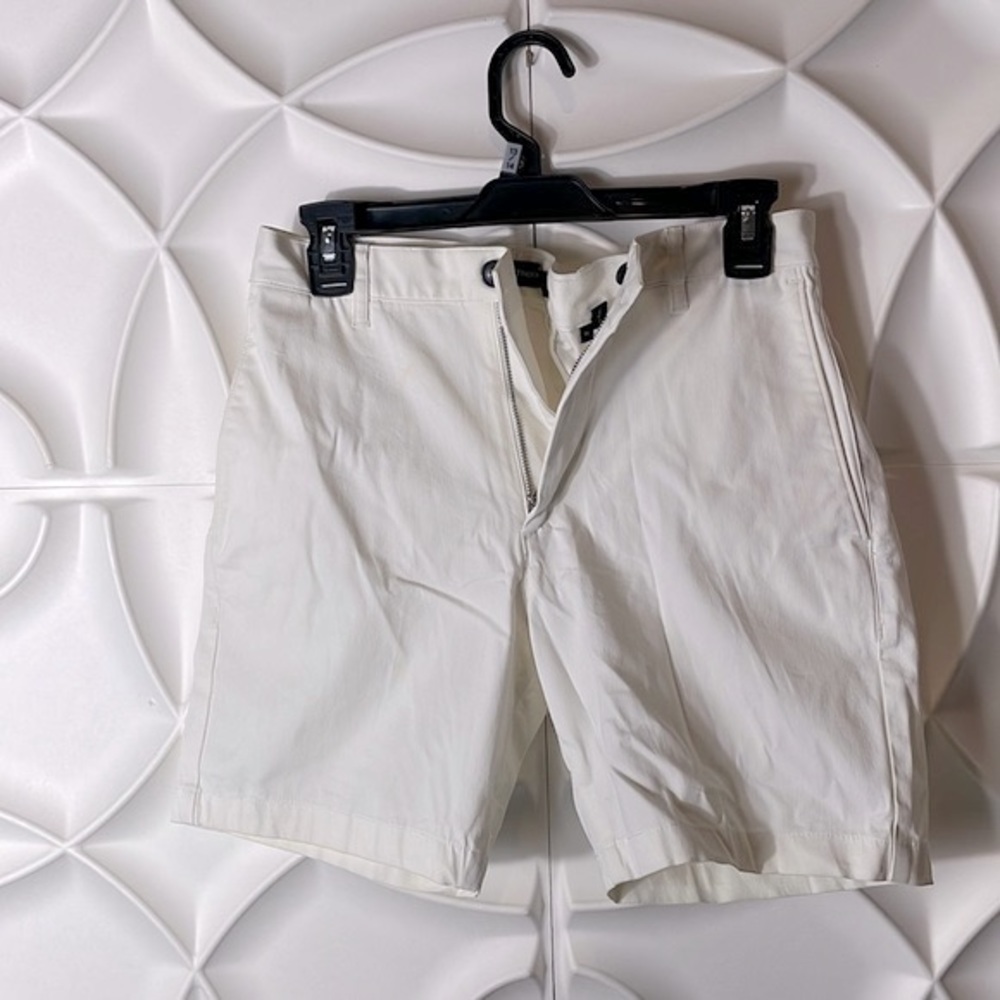 Theory white double button shorts sz 31 gggg